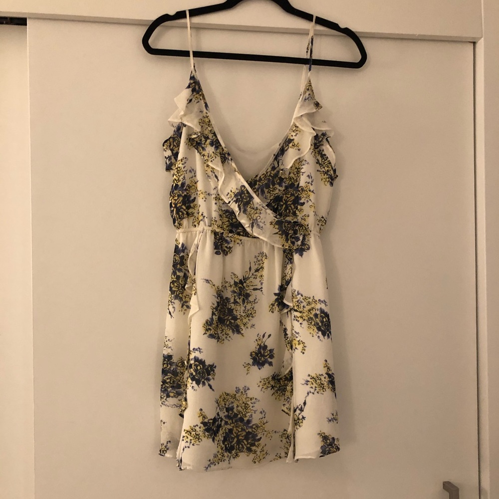 Joie dress! Pretty white w. blue flower print!